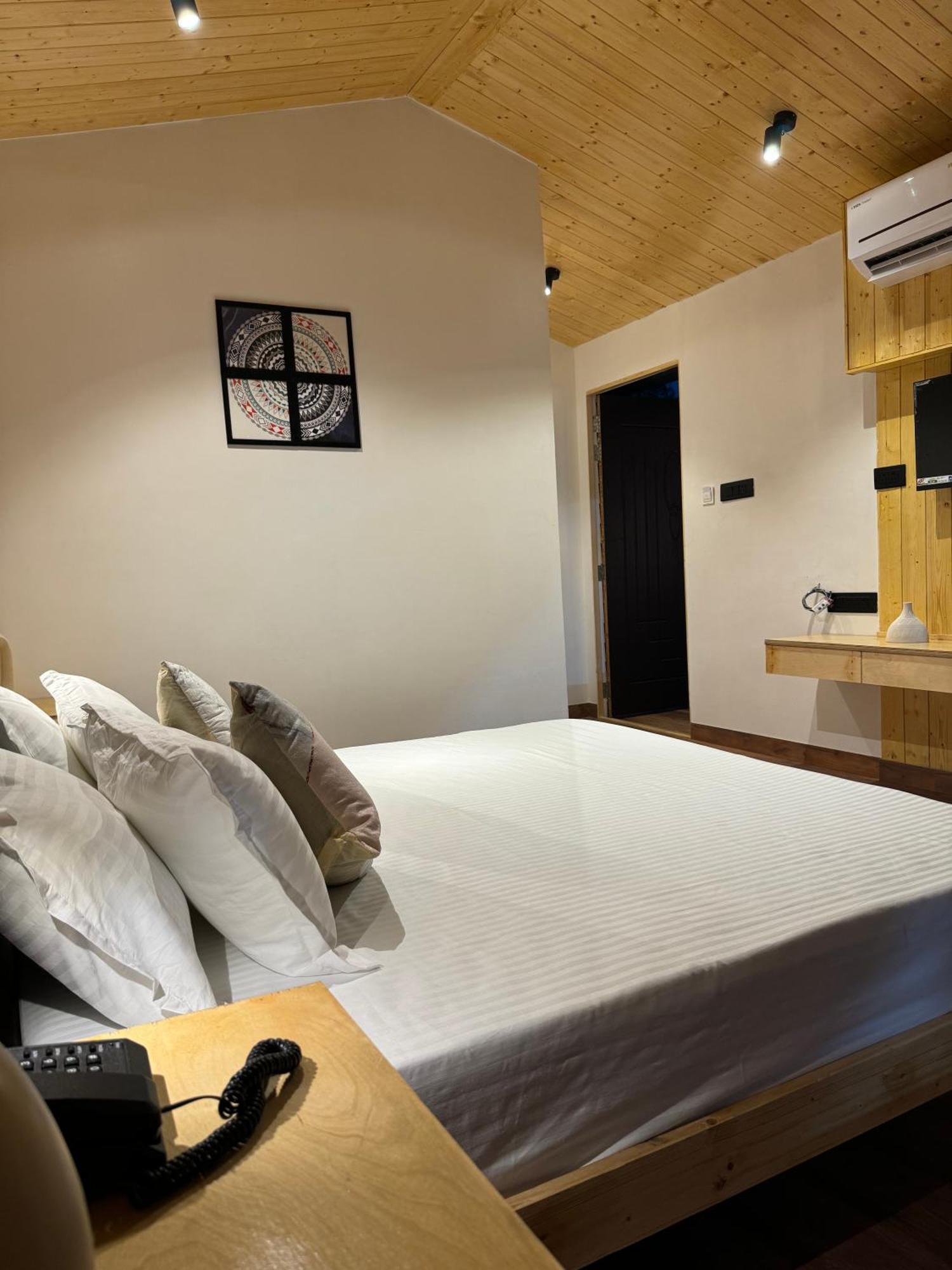 Hotel North Woods - Best Boutique Hotel In Haldwani ไนนิตาล ภายนอก รูปภาพ